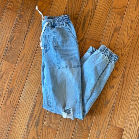 Forever 21 Jeans - Picture 1 of 4